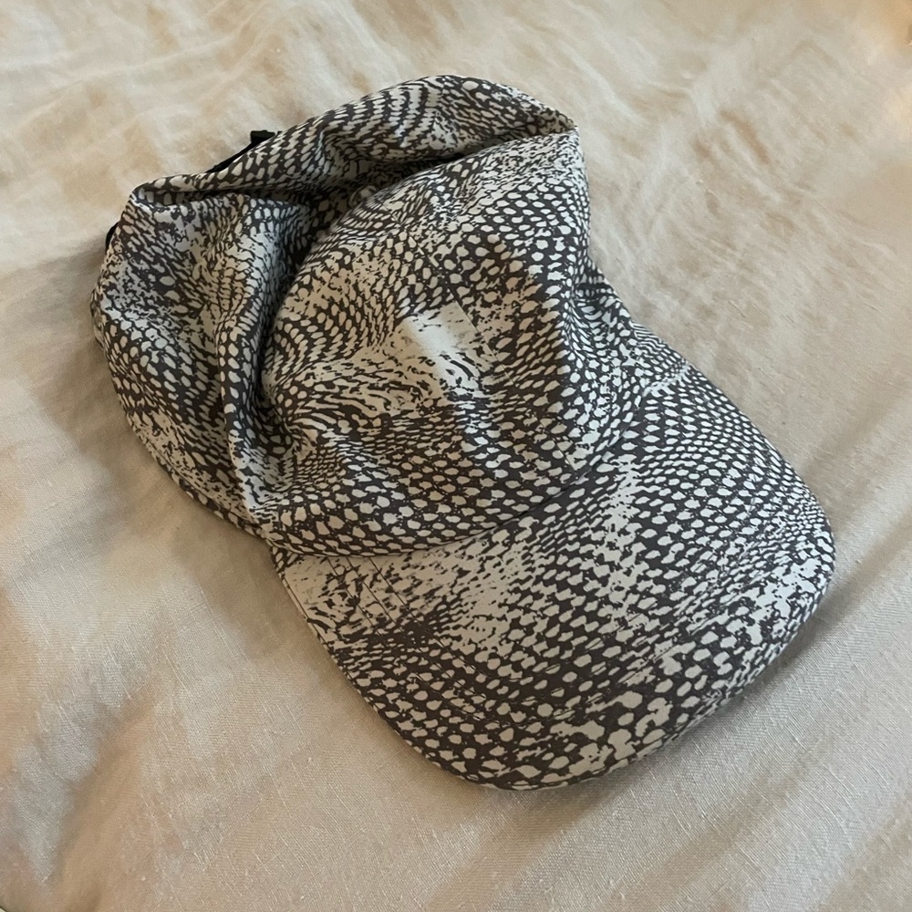 Lululemon running hat — unisex